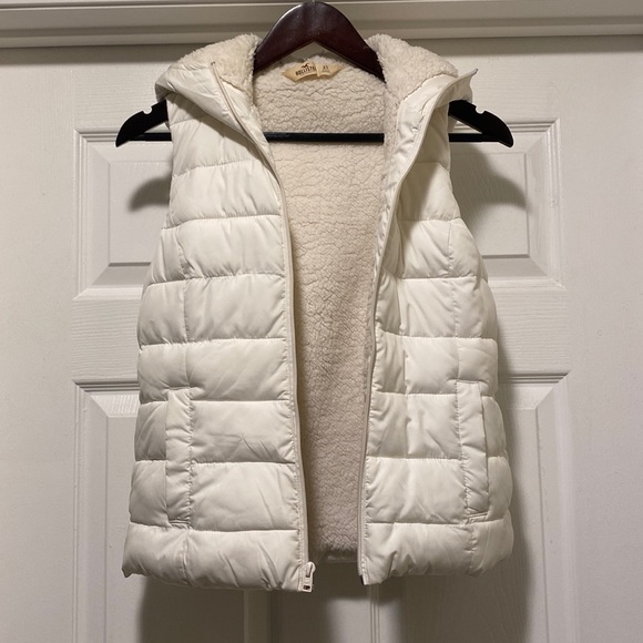 Hollister Jackets & Blazers - Cute off white vest